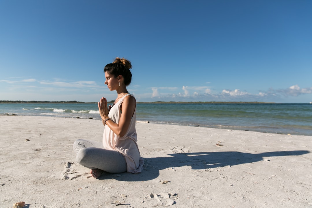 Developing a Mindful Money Mindset: Breaking Free from Scarcity Thinking